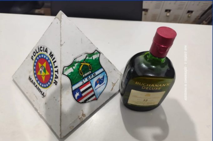 Funcionário de supermercado é detido após furtar garrafa de whisky no próprio local de trabalho