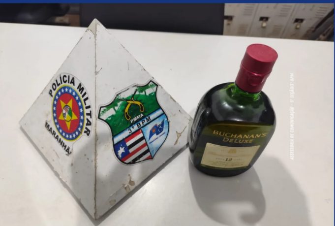 Funcionário de supermercado é detido após furtar garrafa de whisky no próprio local de trabalho