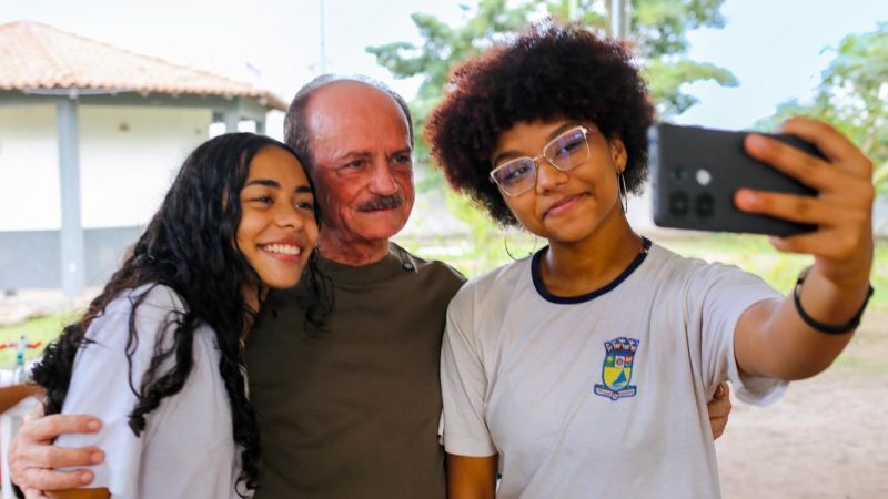 Prefeito Dr. Julinho reforça compromisso com políticas para a juventude em evento no Parque da Cidade