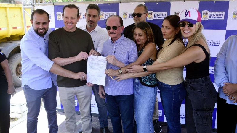 Dr. Julinho assina ordem de serviço para pavimentação de comunidade em São José de Ribamar