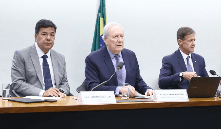 Ricardo Lewandovisky vai à Câmara e ouve críticas e sugestões sobre a PEC da Segurança Pública