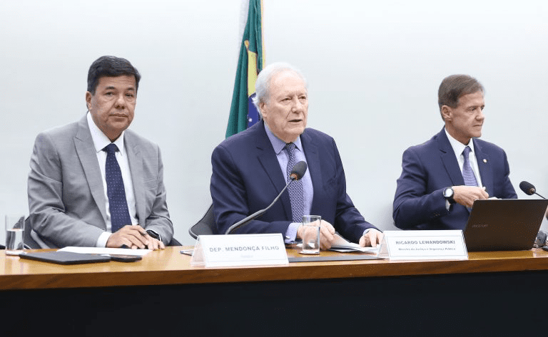 Ricardo Lewandovisky vai à Câmara e ouve críticas e sugestões sobre a PEC da Segurança Pública