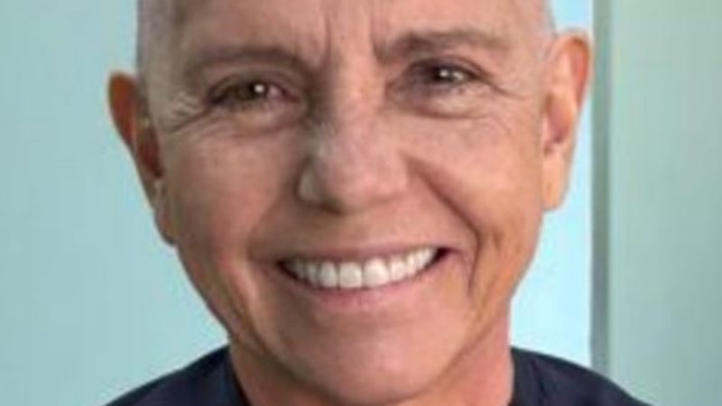 Roseana Sarney raspa o cabelo e demonstra confiança em tratamento contra câncer