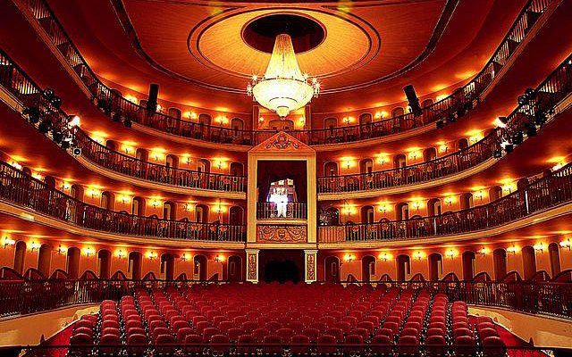Veja a programação de setembro do Teatro Arthur Azevedo