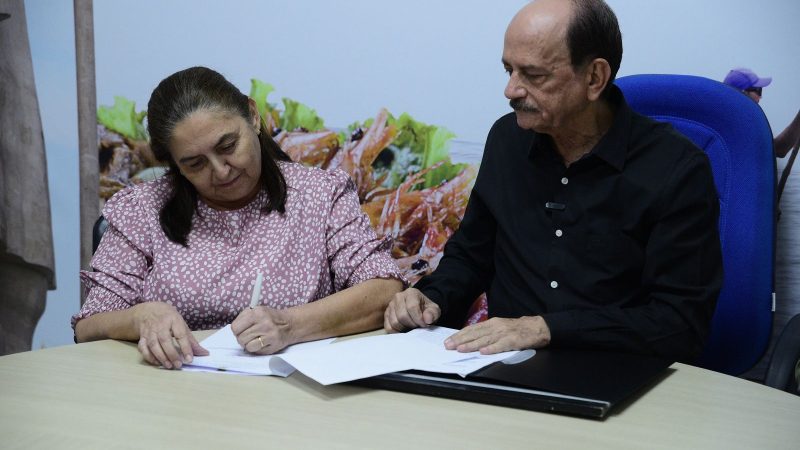 Dr. Julinho assina projeto de lei que autoriza concurso público com quase 2 mil vagas para saúde, educação e segurança em São José de Ribamar