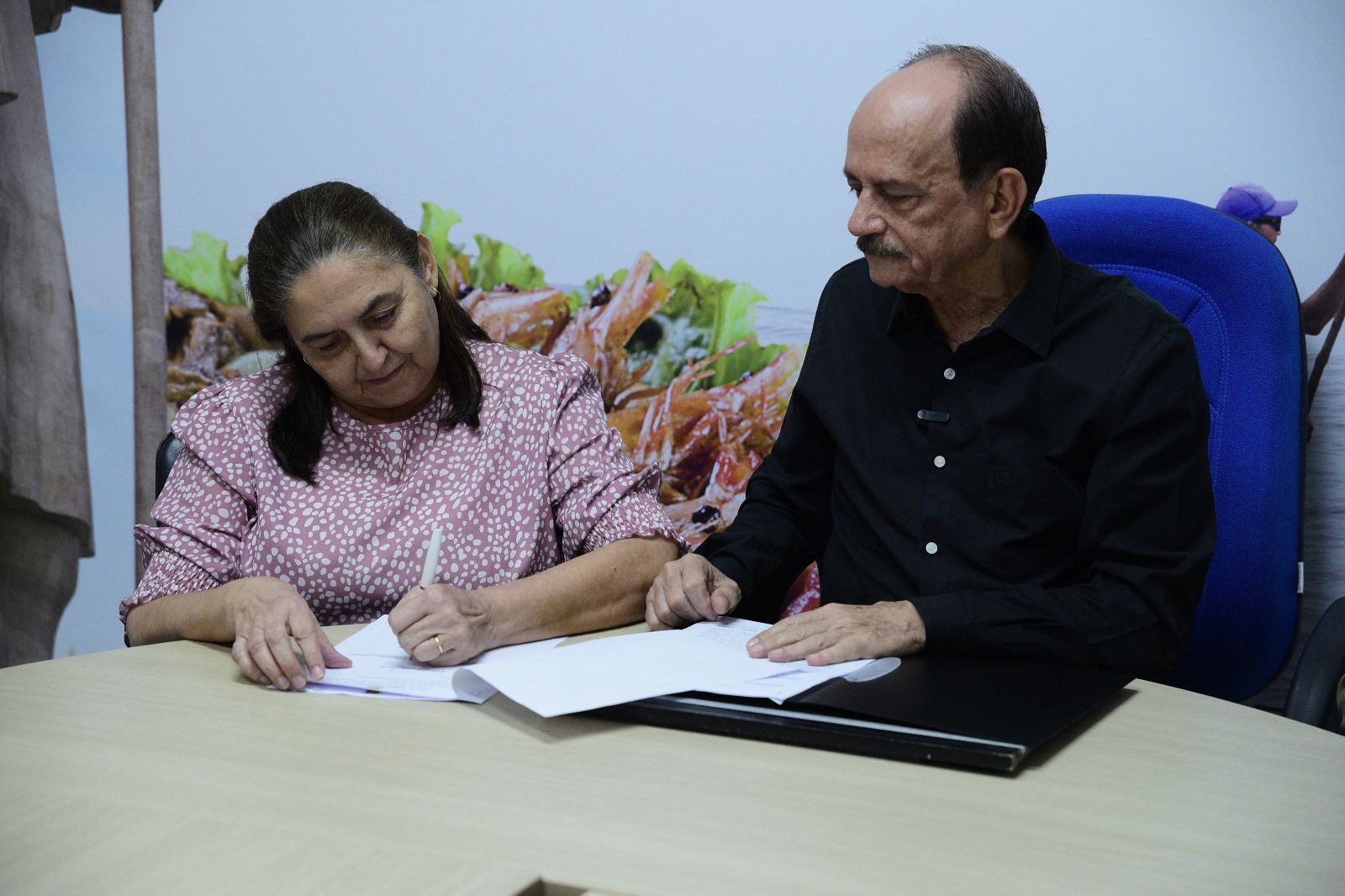 Dr. Julinho assina projeto de lei que autoriza concurso público com quase 2 mil vagas para saúde, educação e segurança em São José de Ribamar 1 Dr. Julinho assina projeto de lei que autoriza concurso público com quase 2 mil vagas para saúde, educação e segurança em São José de Ribamar