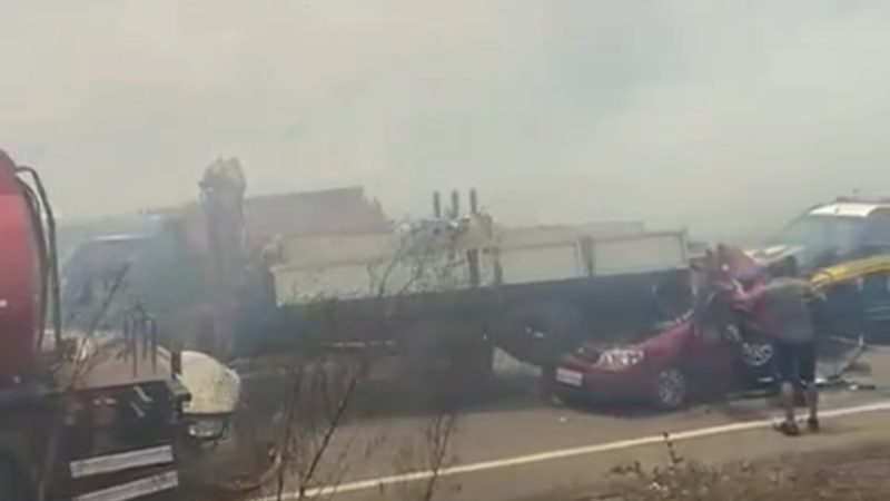 PRF registra grave engavetamento com 14 veículos no Campo de Perizes