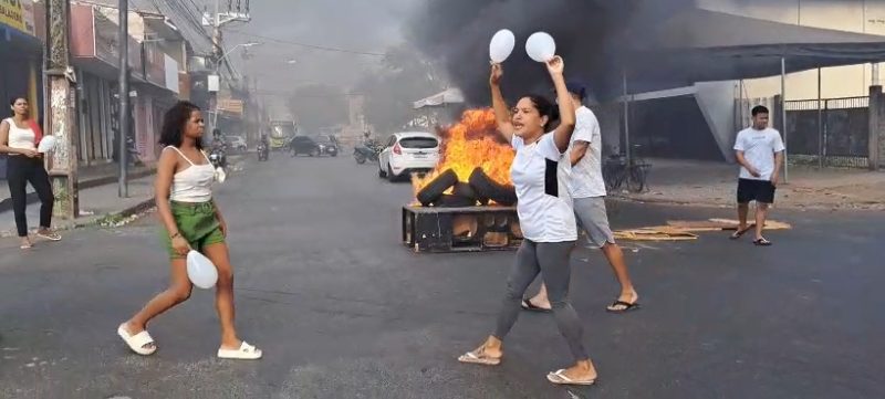 Familiares e amigos de jovem assassinado protestam por segurança na região da Cidade Operária