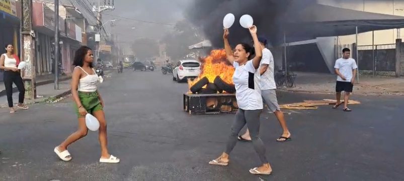 Familiares e amigos de jovem assassinado protestam por segurança na região da Cidade Operária 1 Familiares e amigos de jovem assassinado protestam por segurança na região da Cidade Operária