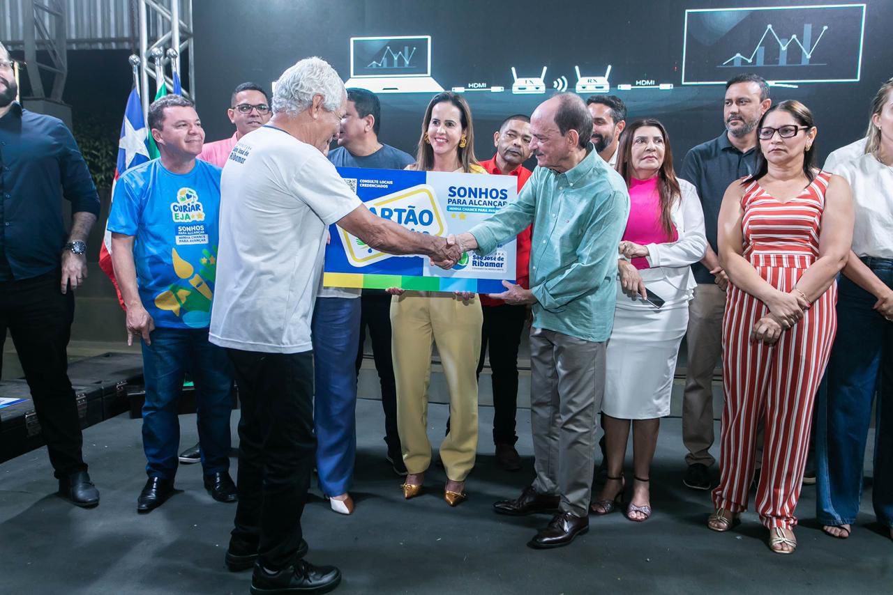 Dr. Julinho entrega Cartão EJA e reforça compromisso com a educação em São José de Ribamar 1 Dr. Julinho entrega Cartão EJA e reforça compromisso com a educação em São José de Ribamar