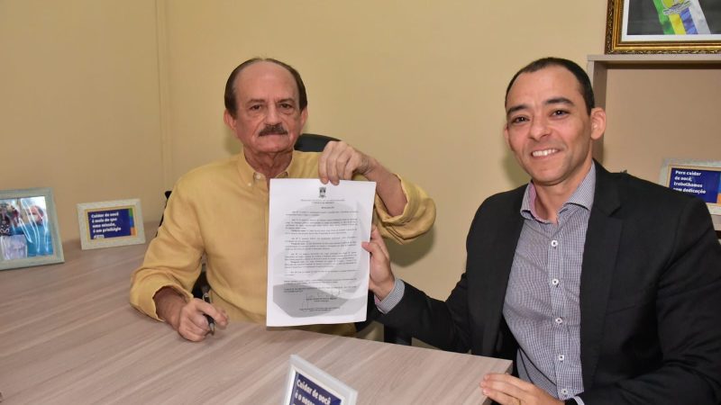 Dr. Julinho sanciona lei que garante quase 2.000 vagas em concurso público em São José de Ribamar
