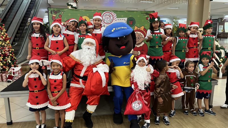 Correios lançam campanha para adoção de cartas com pedidos para Papai Noel