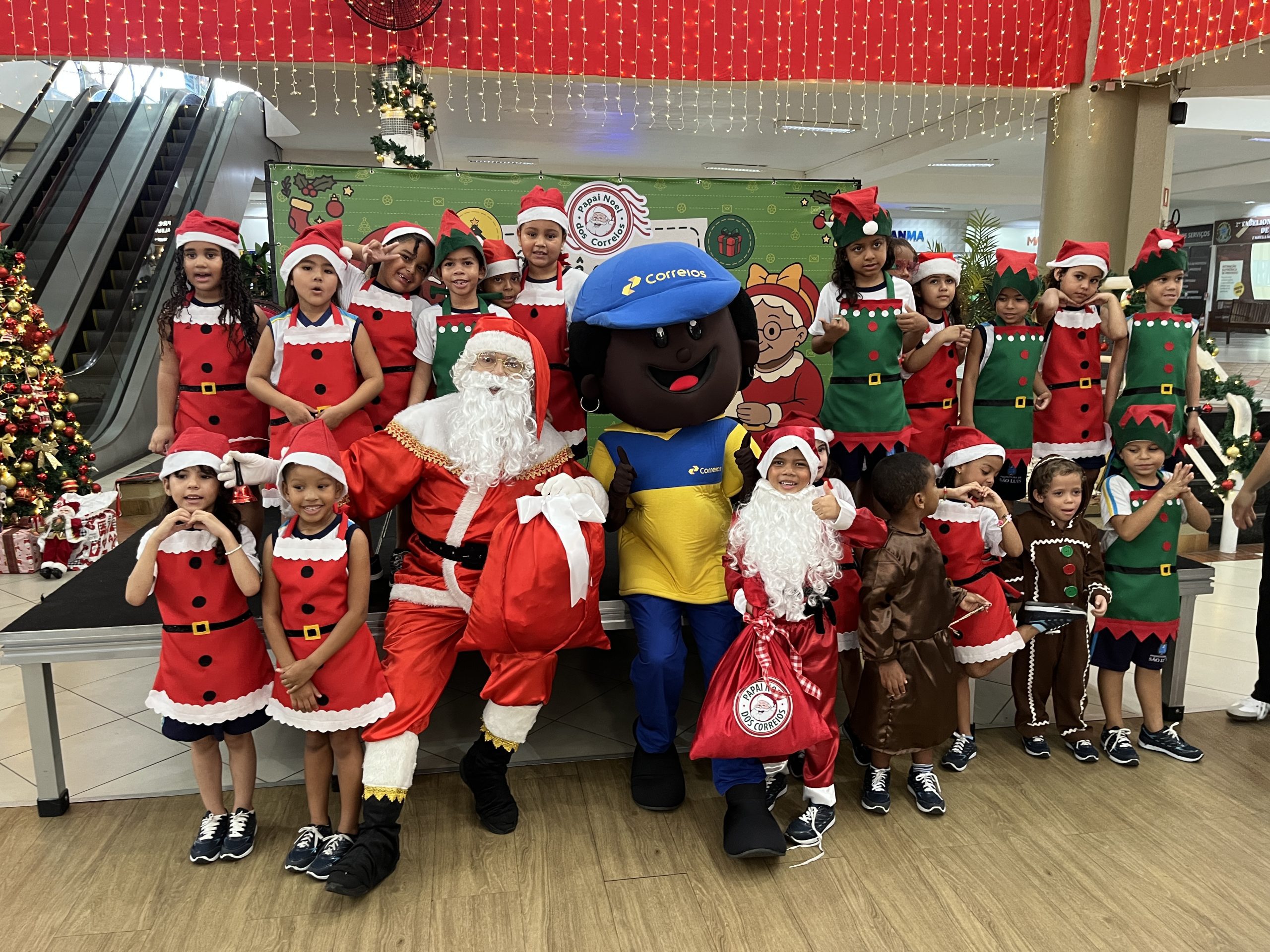 Correios lançam campanha para adoção de cartas com pedidos para Papai Noel