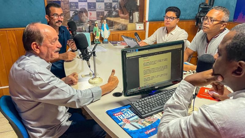 Dr. Julinho anuncia seletivo para professores de escolas filantrópicas com salários de R$ 3.650,83