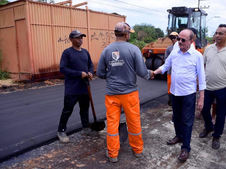 Avanço histórico: Dr. Julinho confere última etapa da pavimentação da Nossa Senhora da Vitória
