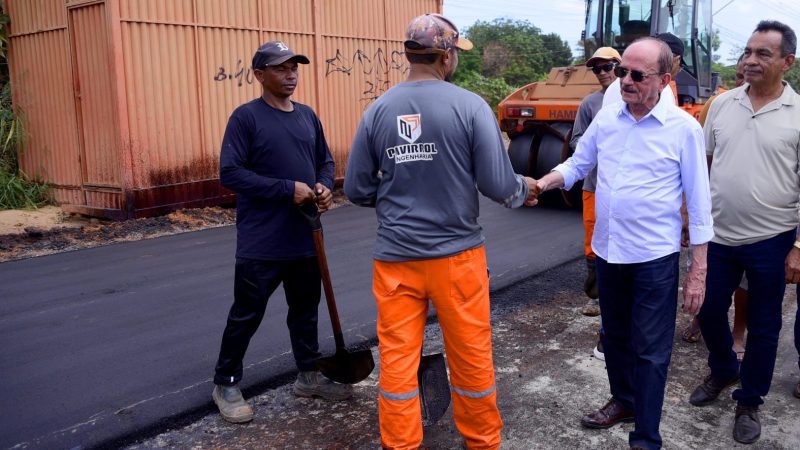 Avanço histórico: Dr. Julinho confere última etapa da pavimentação da Nossa Senhora da Vitória