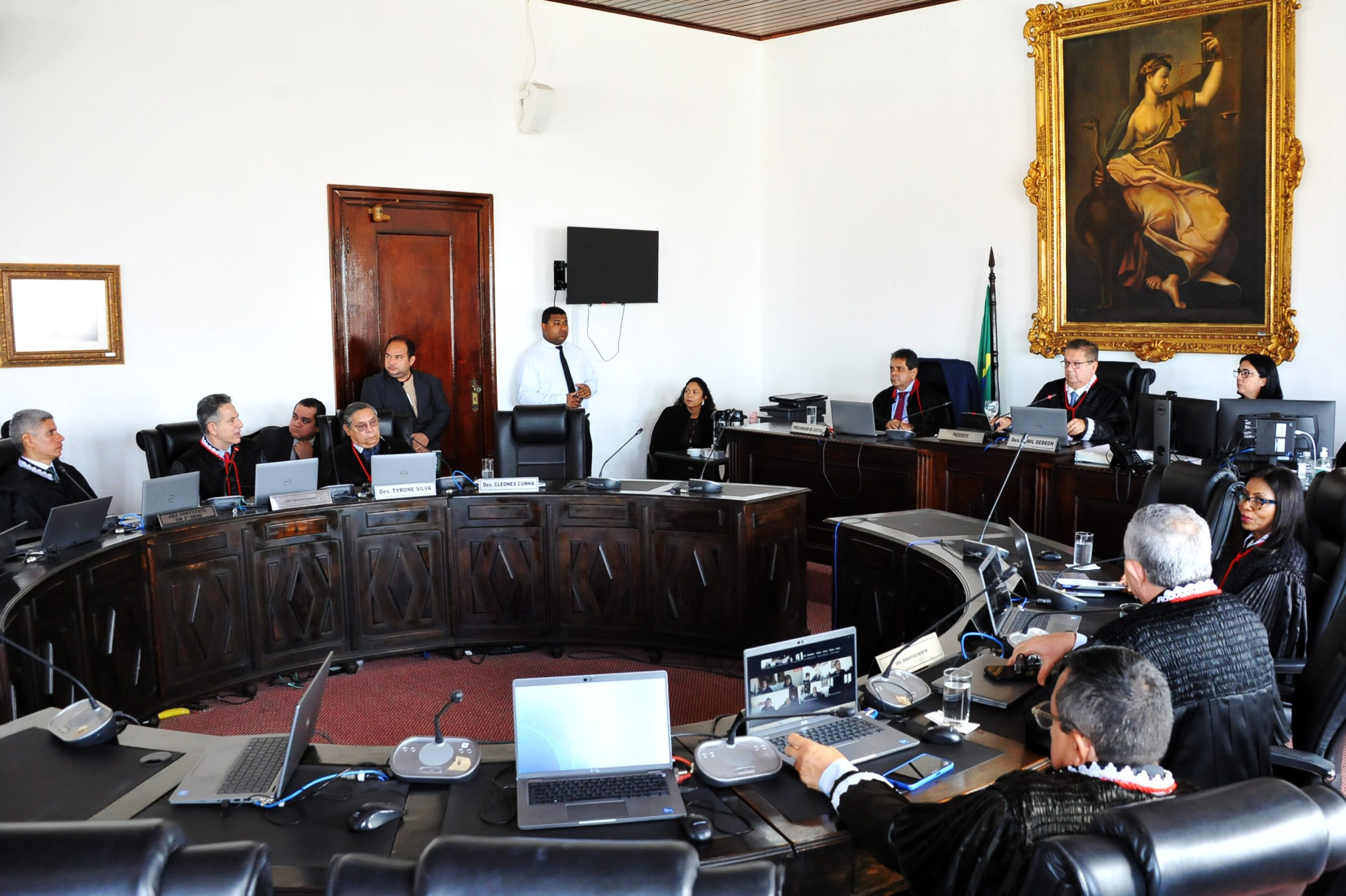 TJMA defere liminar para intervenção estadual em Turilândia Por unanimidade, a Seção de Direito Público acompanhou voto do relator, estabelecendo prazo de 15 dias para o governador do Maranhão expedir decreto de intervenção, nomeando o interventor por 180 dias