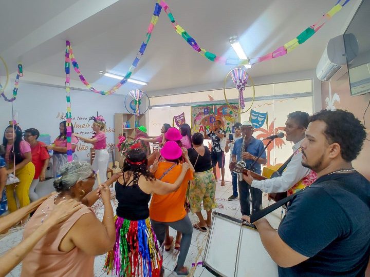 Policlínica do Idoso resgata antigos carnavais com bailinho 60+