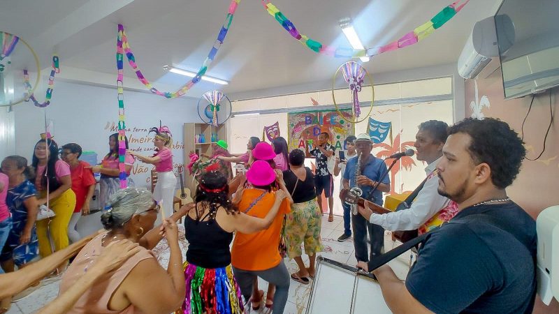 Policlínica do Idoso resgata antigos carnavais com bailinho 60+
